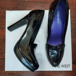 Brand Nine West, Size 10, Black.